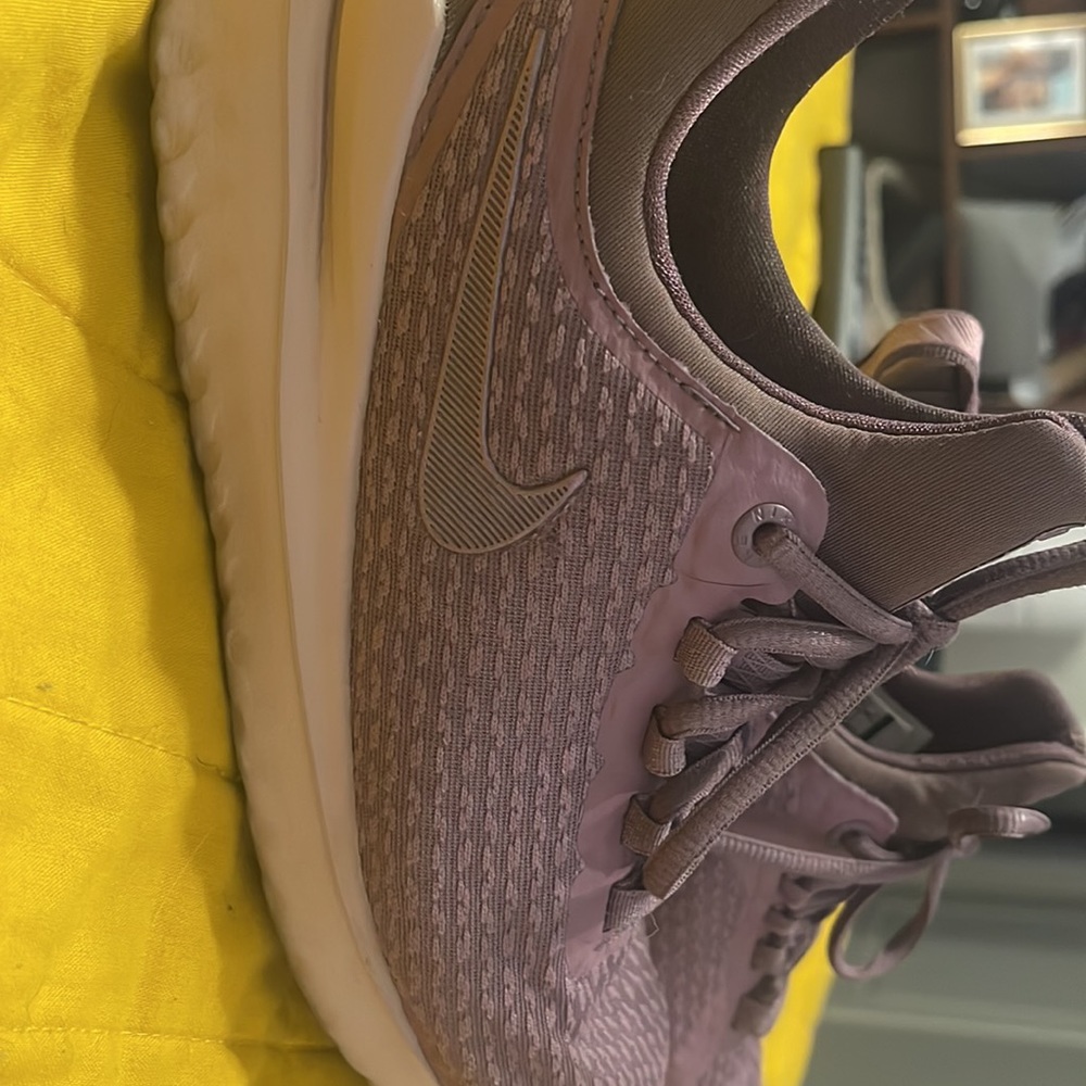 Nike shoes - Picture 2 of 4